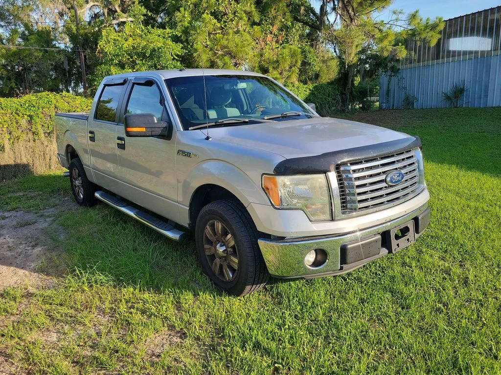 2011 Ford F-150 XLT SuperCrew 145-in's photo
