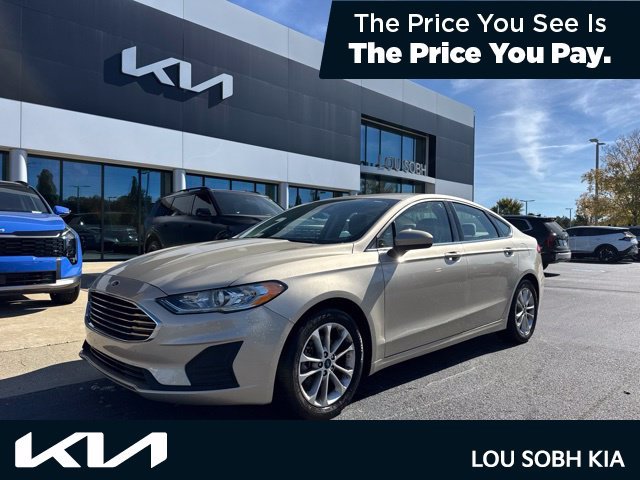 Used 2019 Gold Ford SE image 1