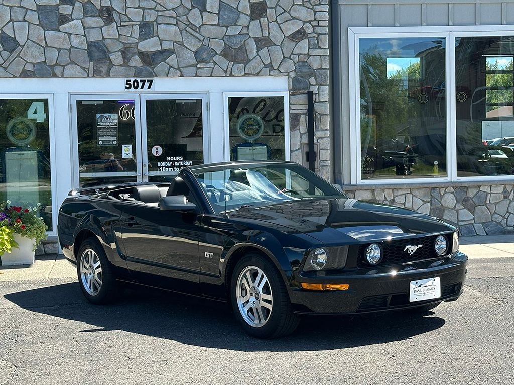 Used 2005 Black Ford  image 72