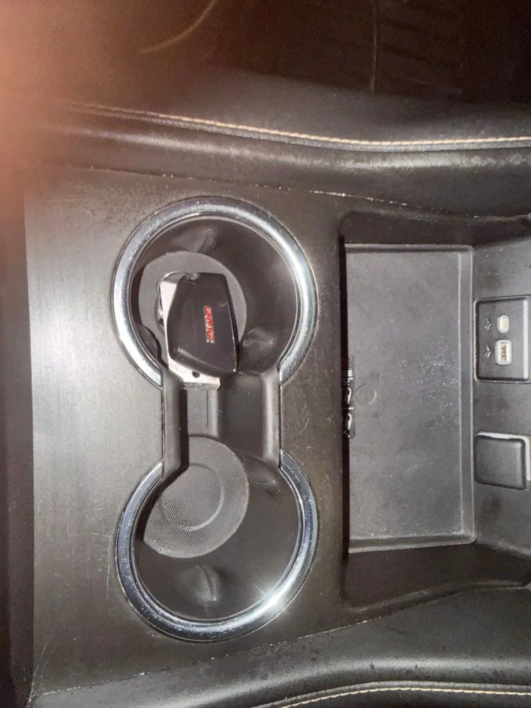 Used 2023 White GMC AT4 image 17