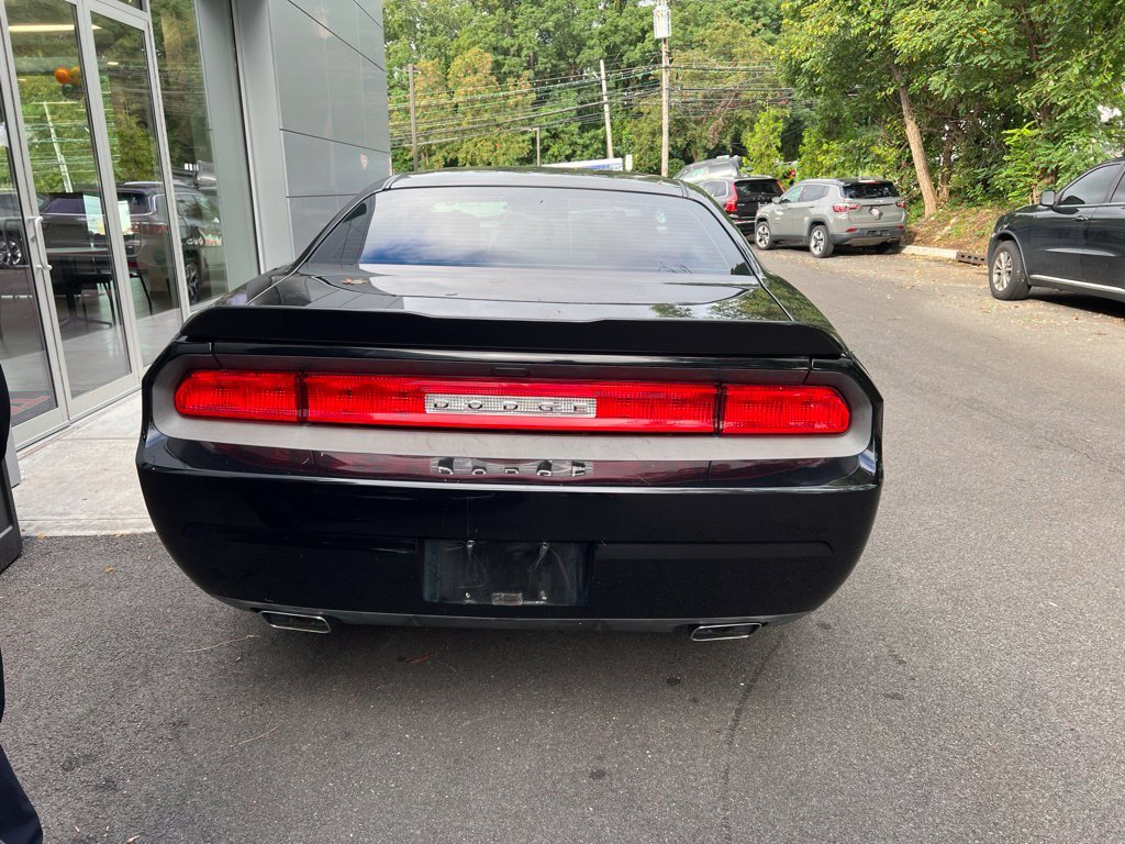 Used 2013 Black Dodge SXT image 6