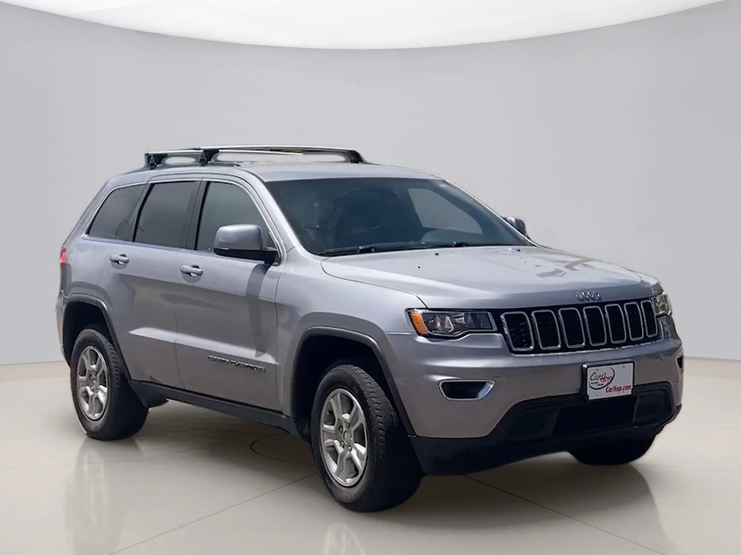 Used 2017 Silver Jeep LAREDO image 3