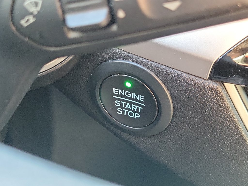 Used 2020 Red Metallic Ford SE image 31