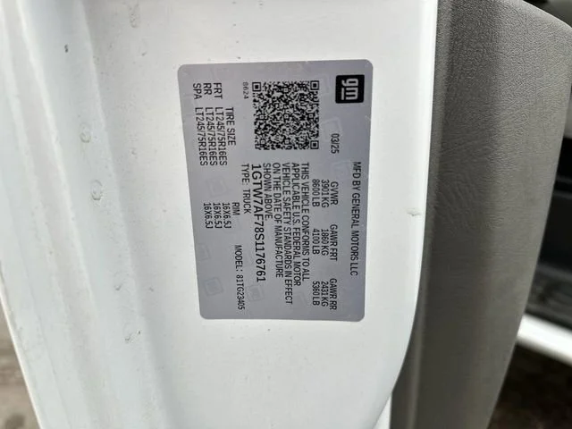 2025 GMC Savana Cargo Work Van - Photo 31