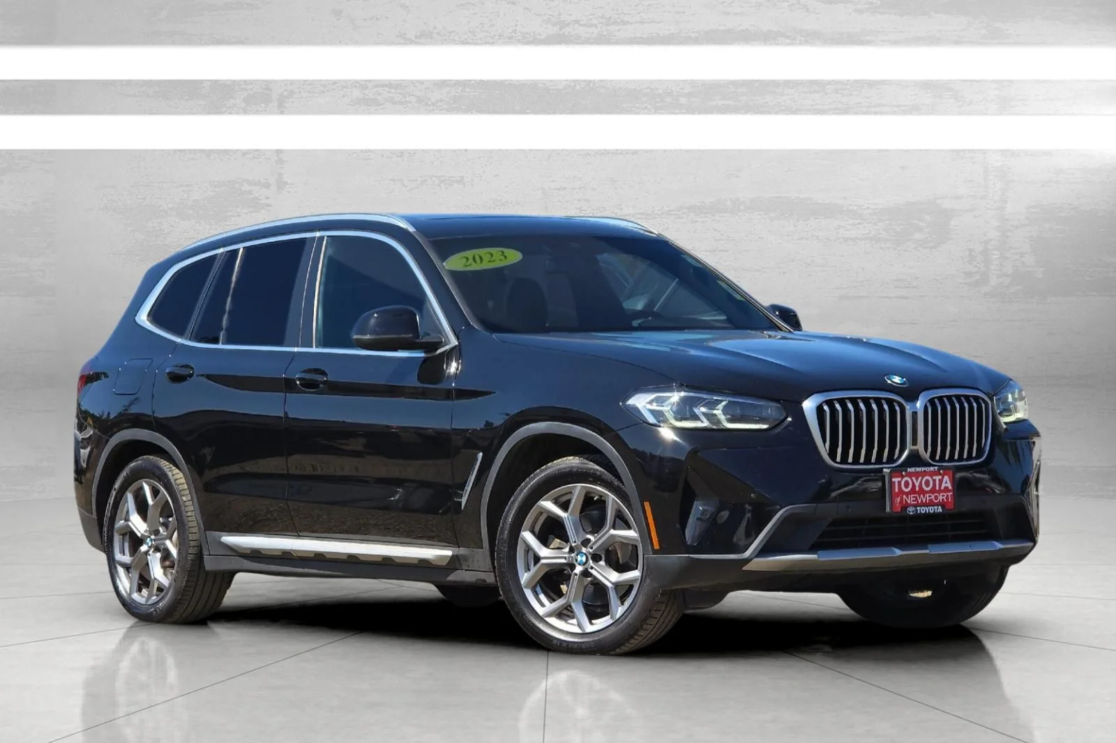 Used 2023 Black BMW xDrive30i image 2