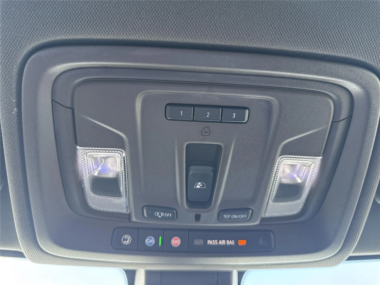 Used 2019 IRIDESCENT PEARL TRICOAT Chevrolet LTZ image 30