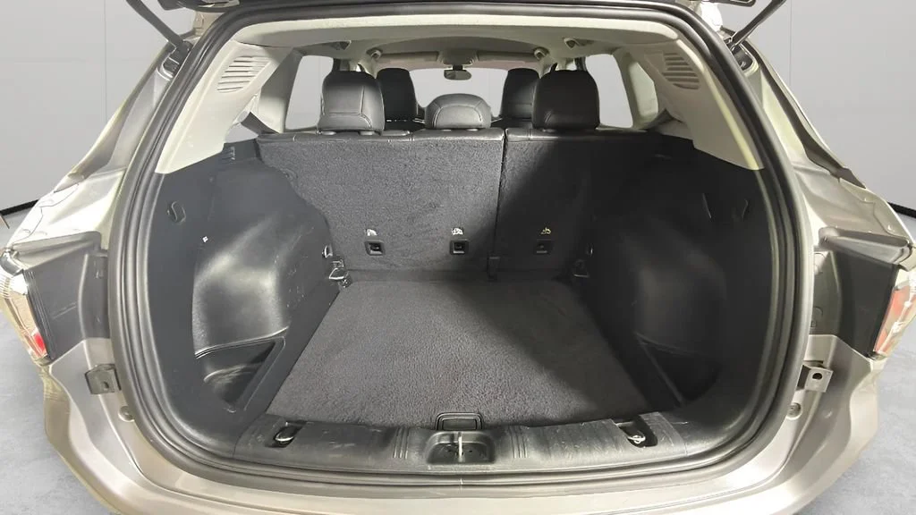 Used 2020 Silver Jeep Latitude FWD image 27