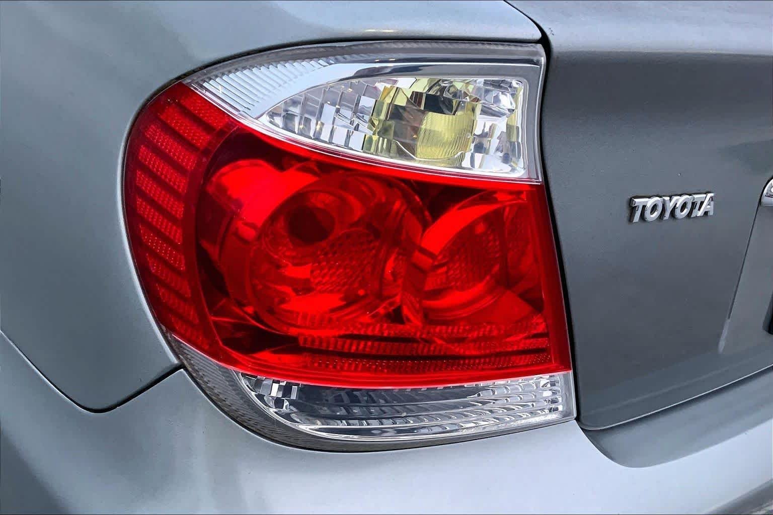 Used 2005 Phantom Gray Pearl Toyota STD image 22