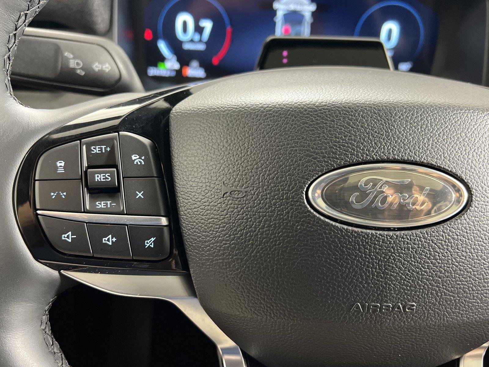 Used 2025 White Ford Platinum image 9