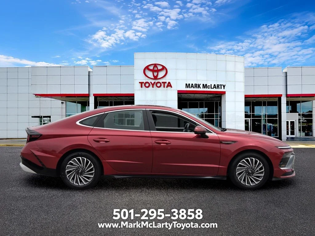 Used 2025 Red Hyundai SEL image 6