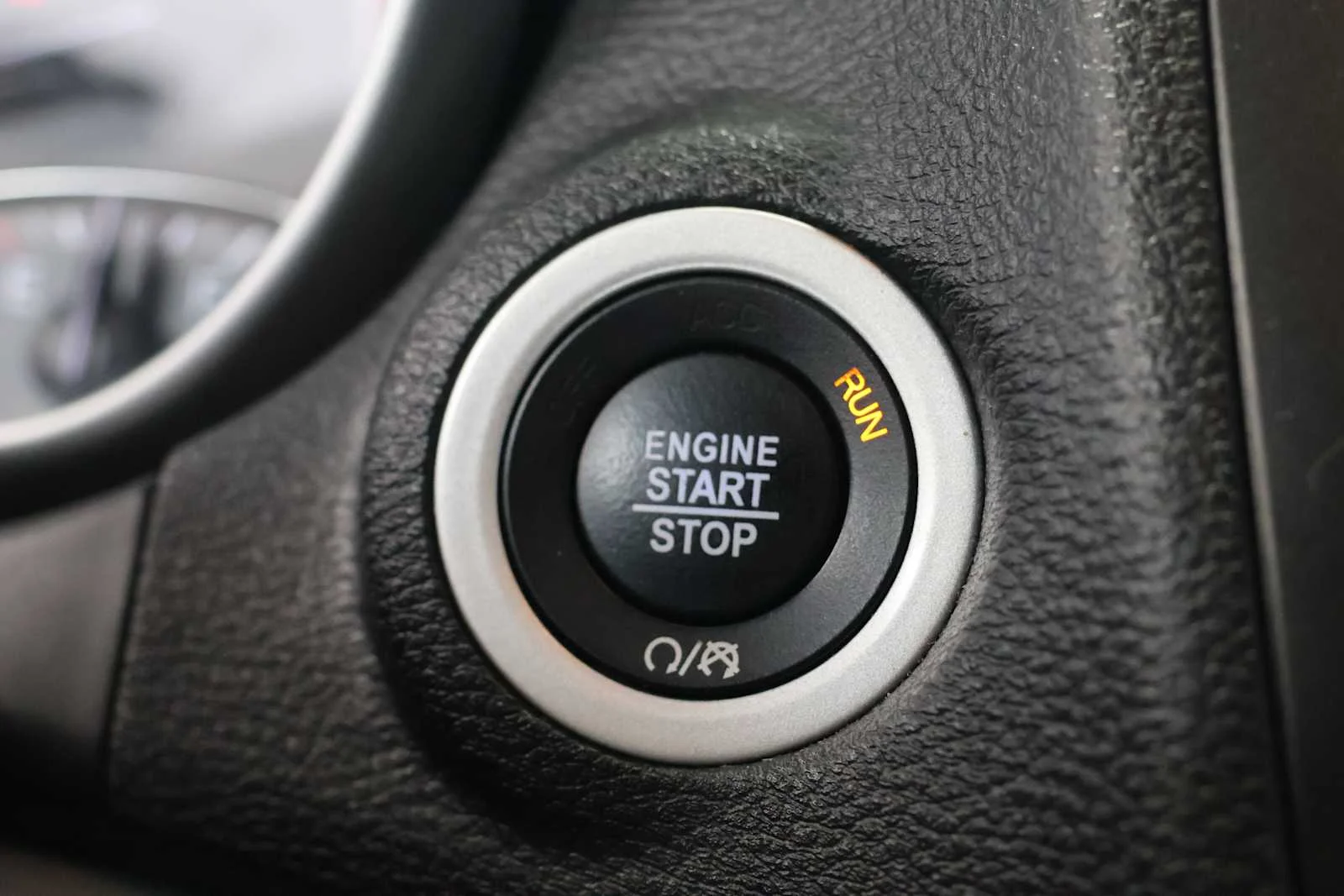 Used 2020 Pitch Black Clearcoat Dodge SE Value image 22