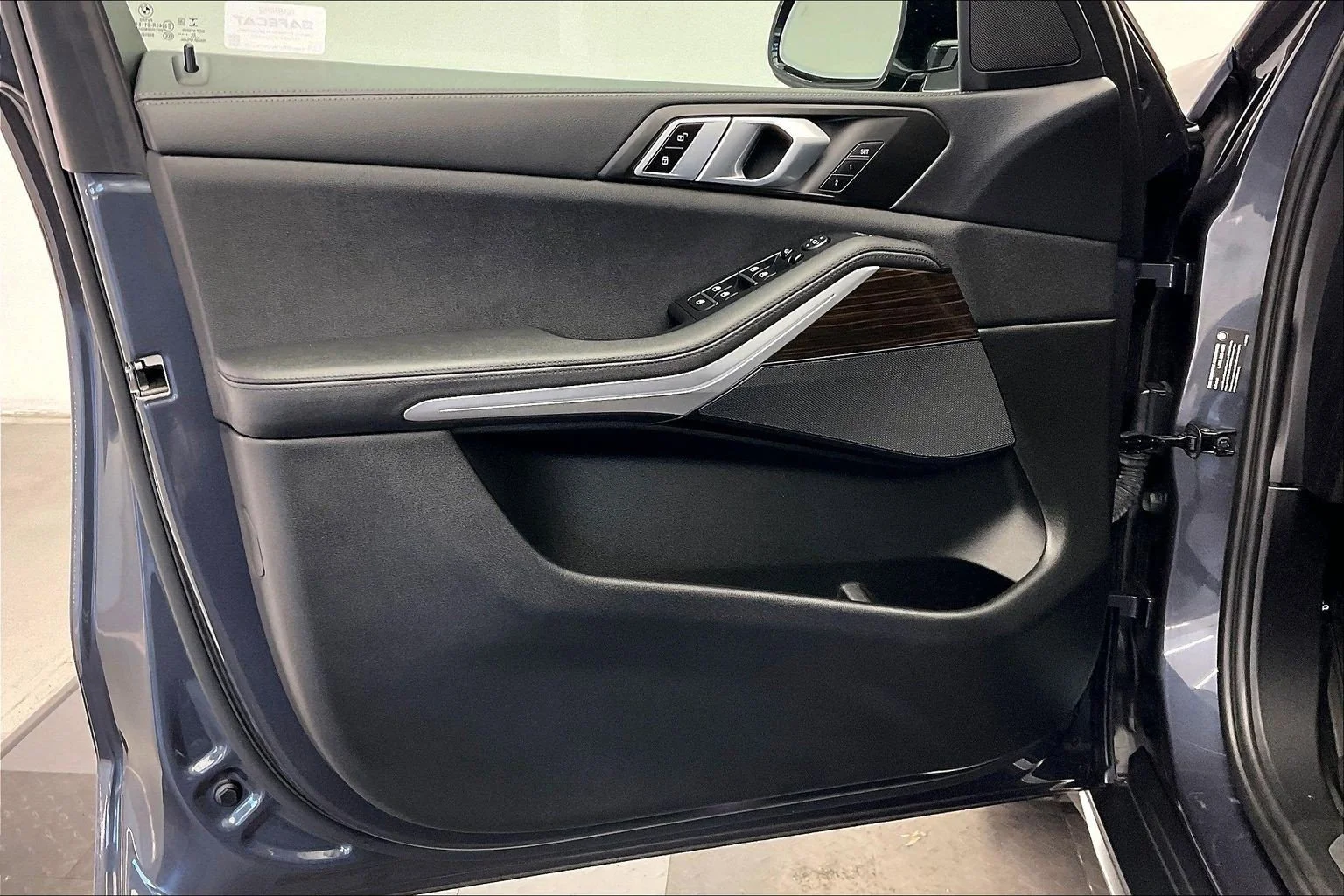 Used 2021 Arctic Gray Metallic BMW xDrive40i image 25