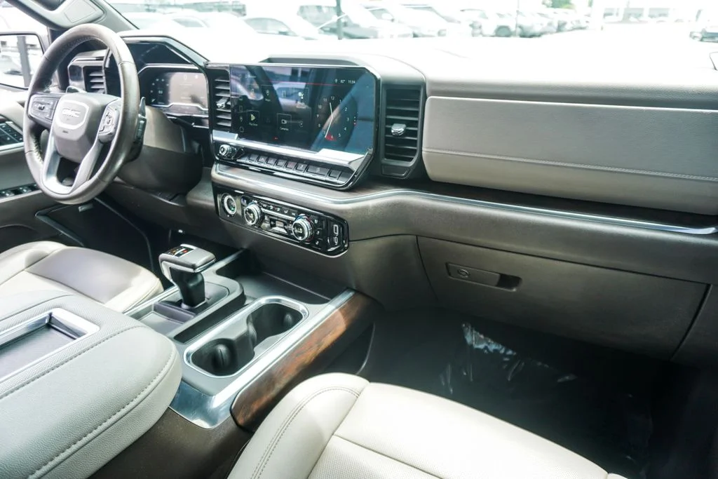 Used 2022 White GMC SLT image 11