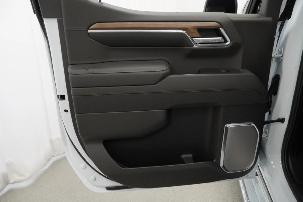 New 2026 Polar White Tricoat Chevrolet High Country image 25