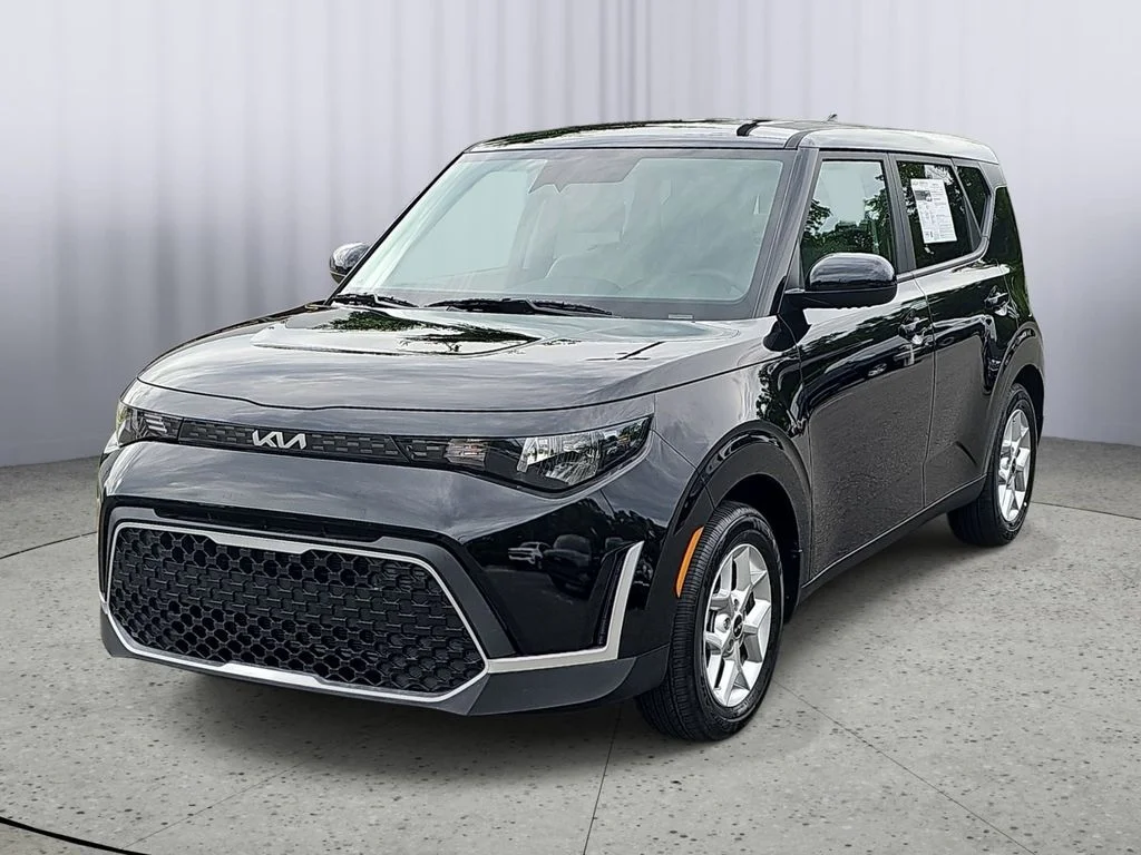 Used 2025 Black Kia LX image 7