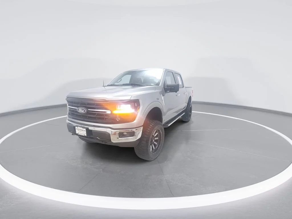 Used 2024 Silver Ford XLT image 4