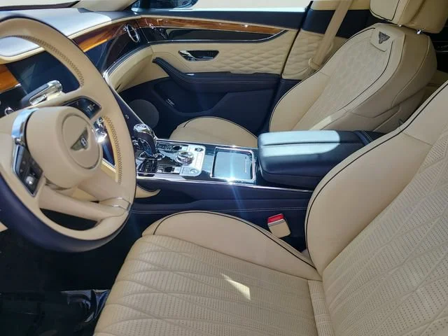 Used 2021 Blue Bentley V8 image 23