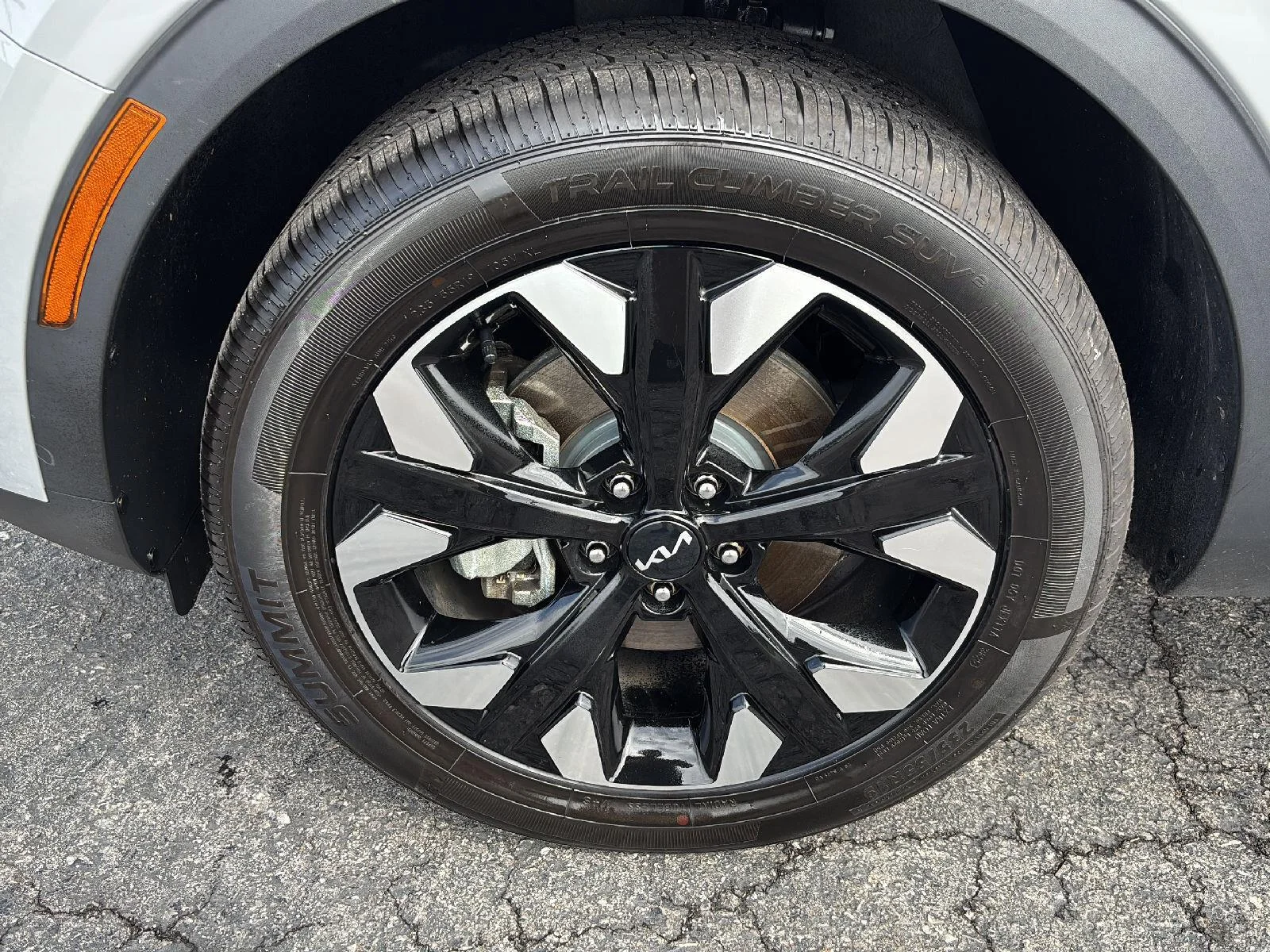 Used 2023  Kia X-Line image 3