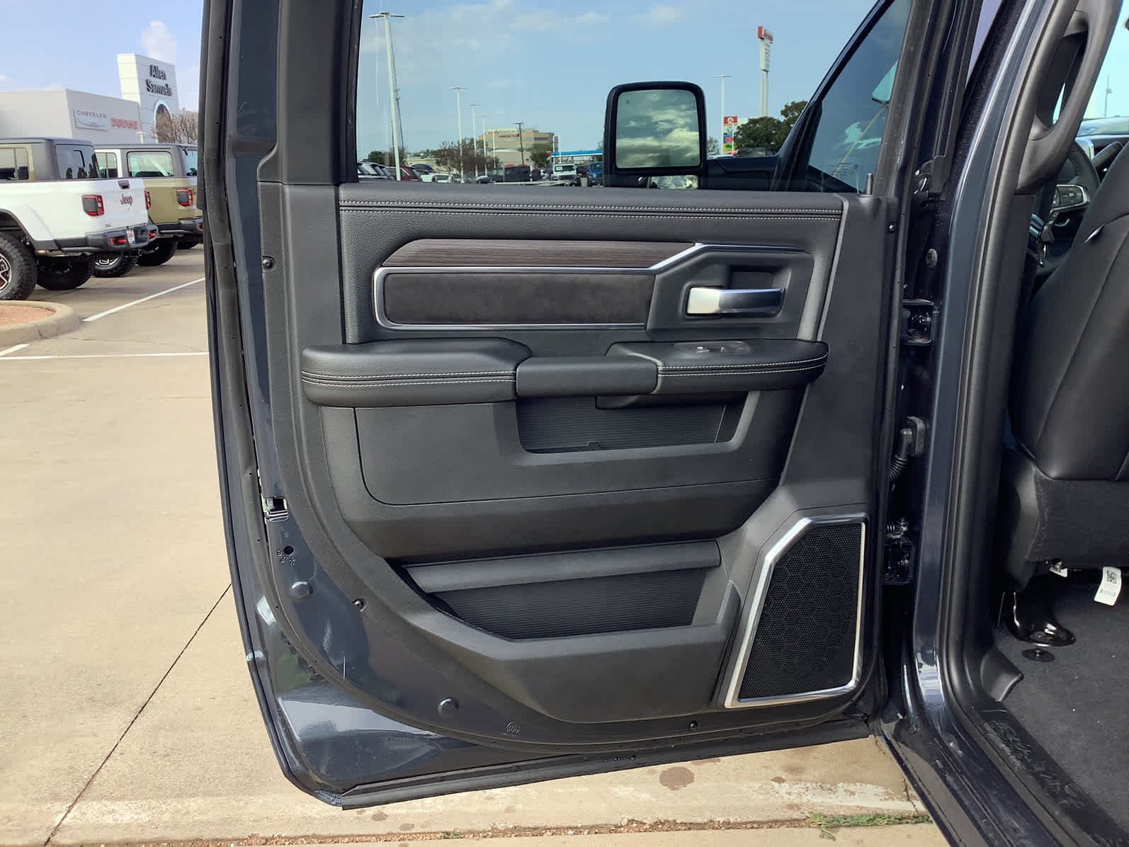 2026 RAM 2500 Laramie - Photo 20