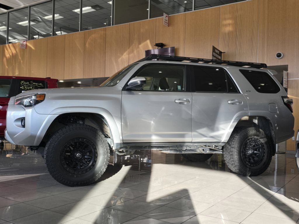 Used 2022 Classic Silver Metallic Toyota SR5 image 24