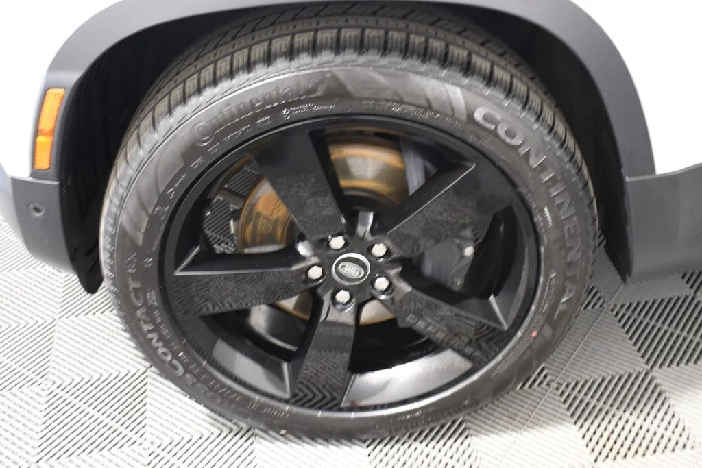 Used 2023 Fuji White Land Rover S image 11