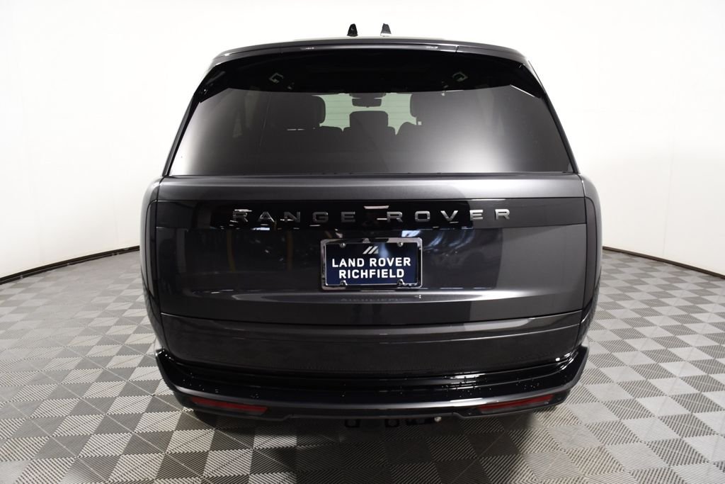 New 2026 Carpathian Gry Land Rover SE image 5
