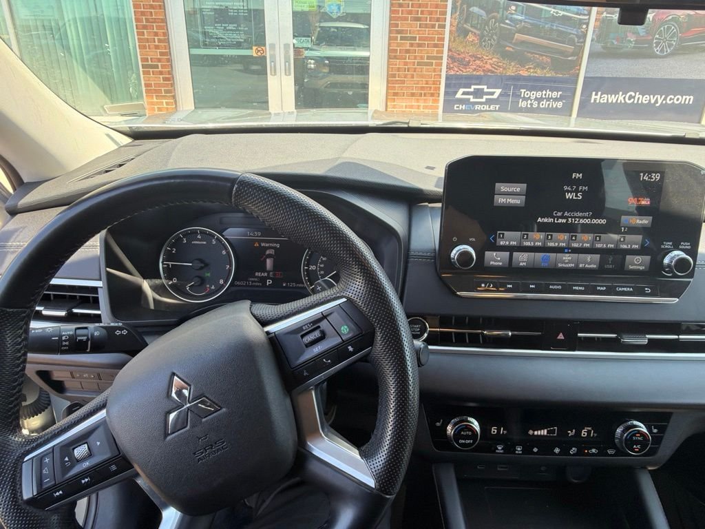Used 2024 Silver Mitsubishi SE image 11