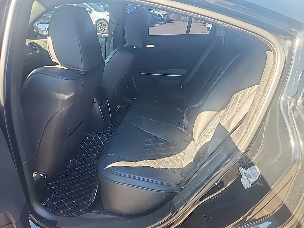 Used 2019 Black Dodge SXT image 19