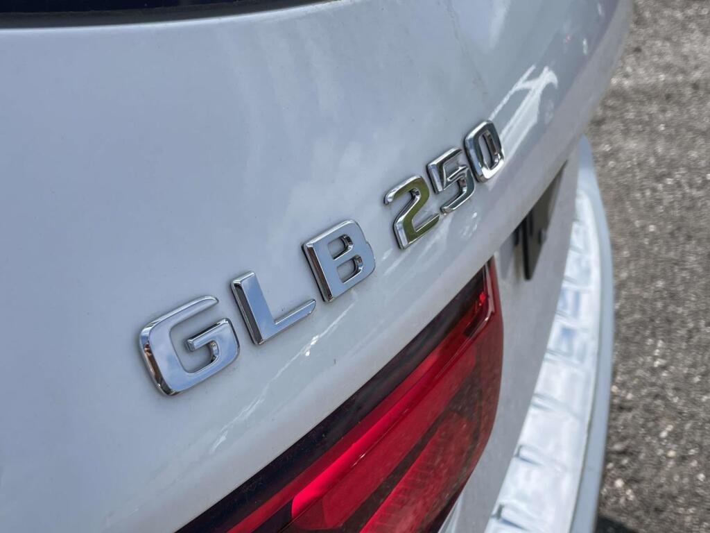 New 2026 Polar White Mercedes-Benz GLB 250 image 10