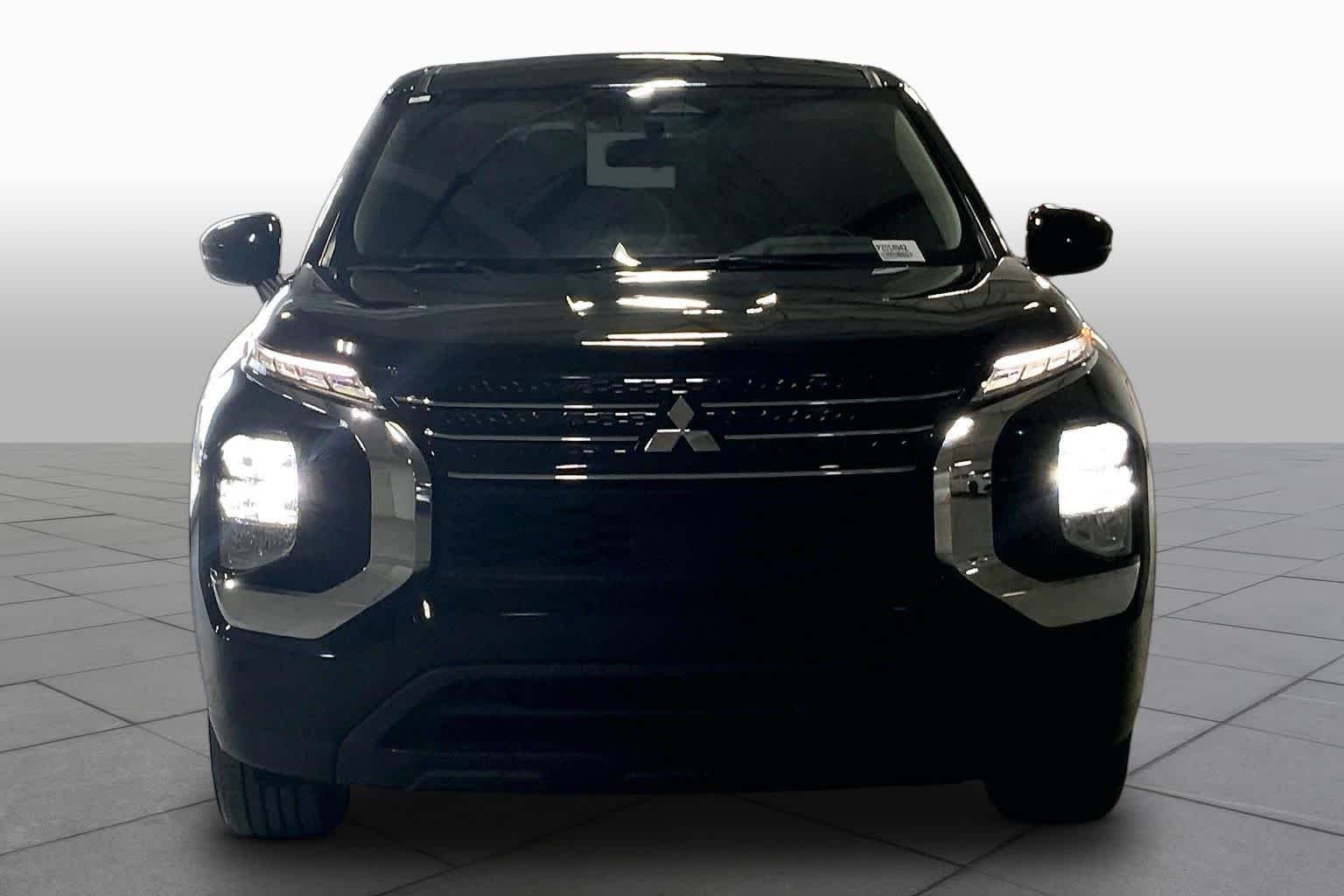Used 2023 Labrador Black Pearl Mitsubishi ES image 7