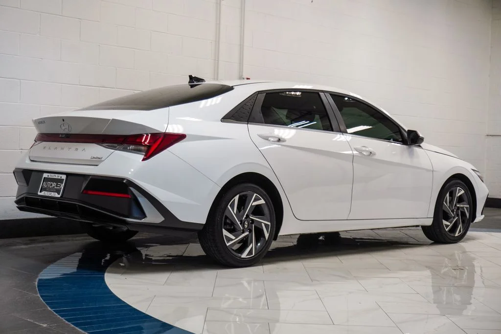 Used 2025 White Hyundai Limited image 32