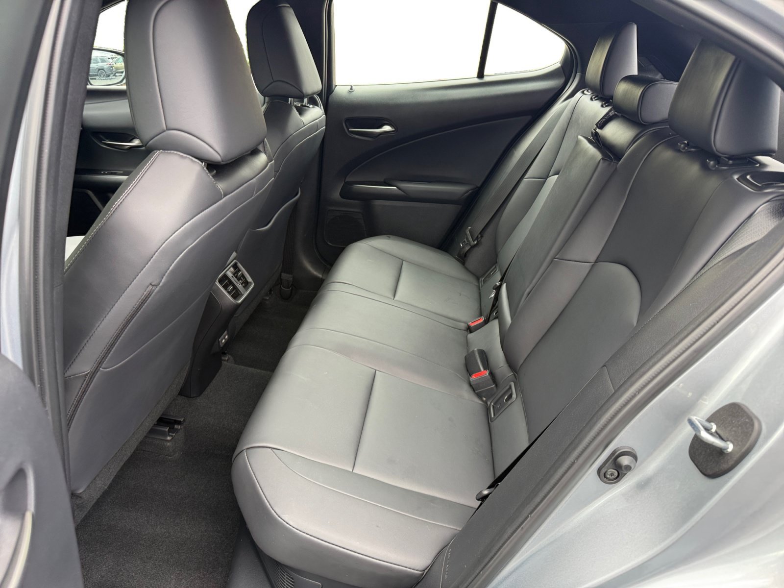 Used 2025 Iridium Lexus 300h image 16