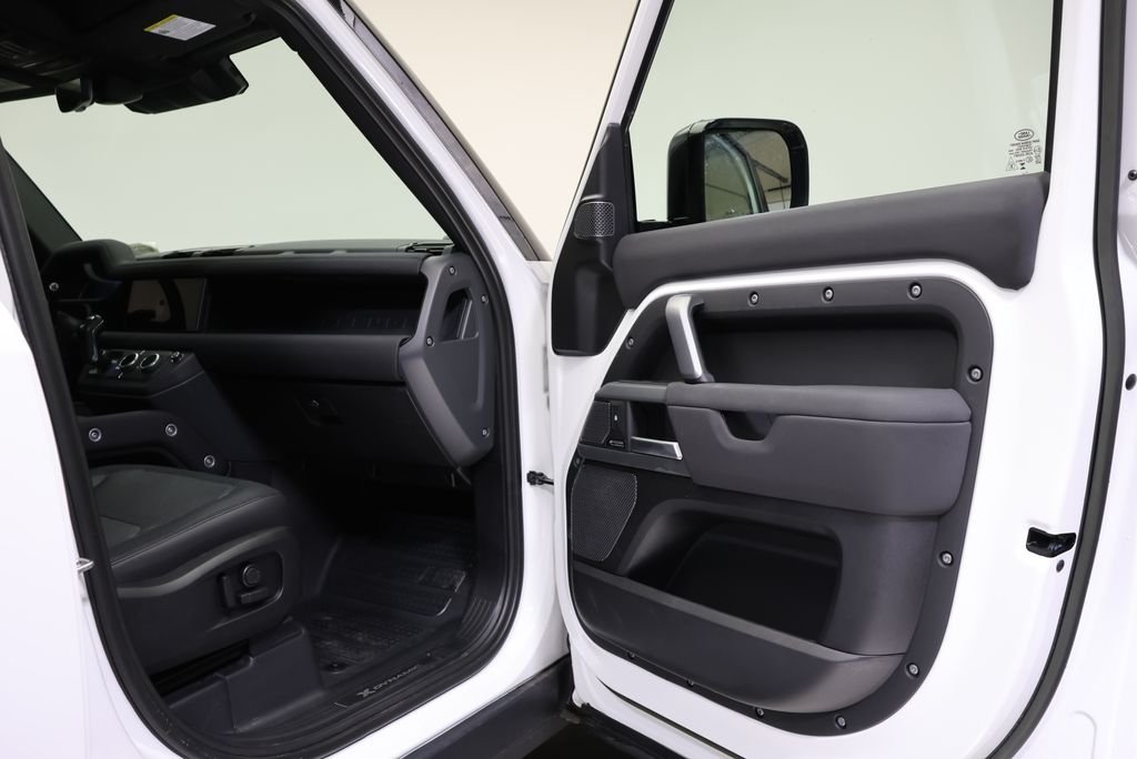 Used 2023 Fuji White Land Rover X-Dynamic SE image 38