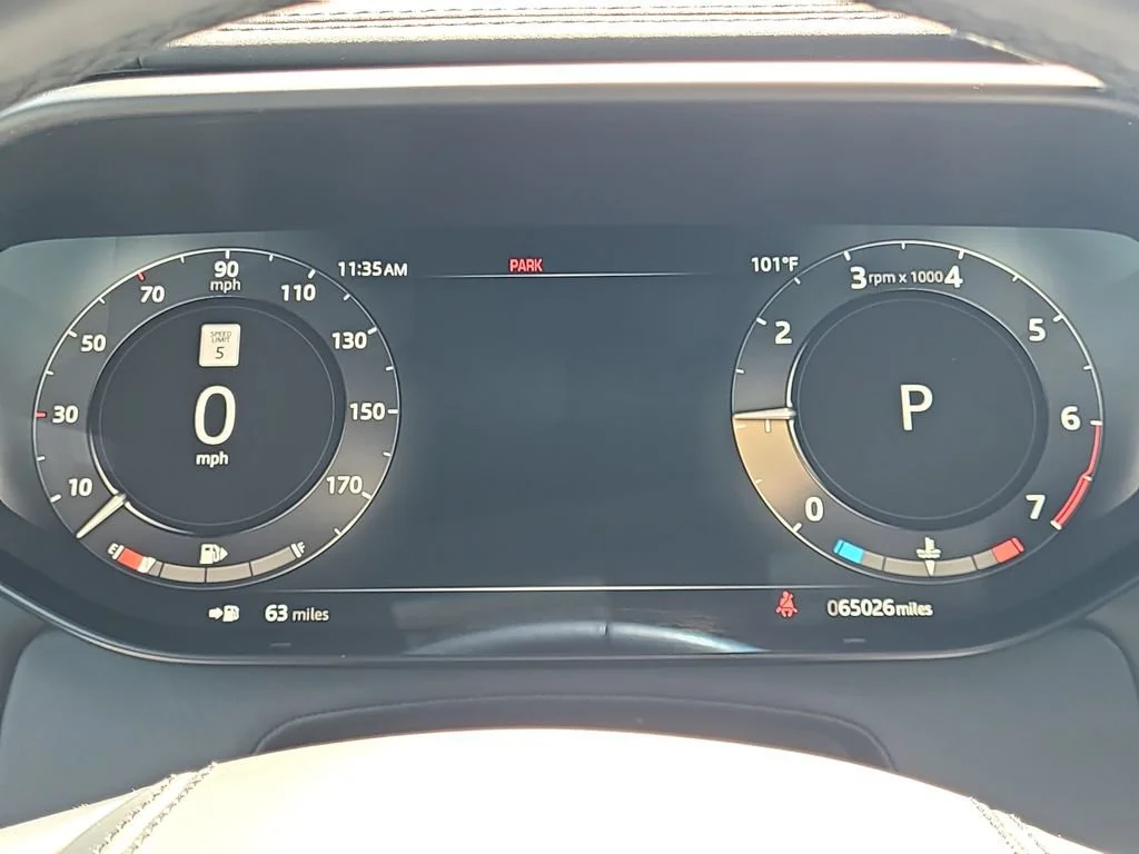 Used 2023 White Land Rover SE Dynamic image 22