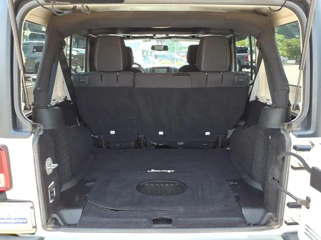 Used 2015 White Jeep Unlimited Sahara image 10