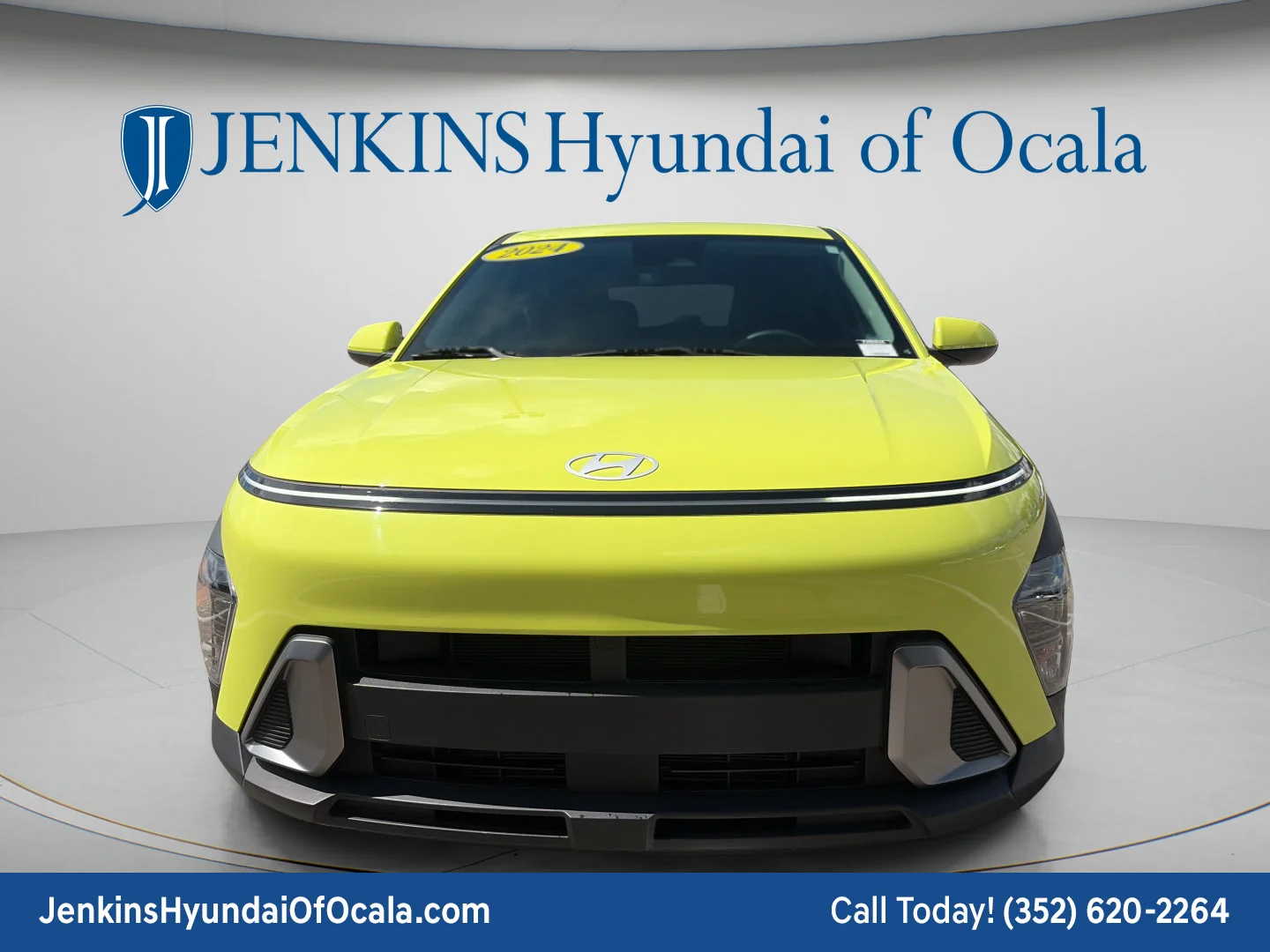 Used 2024 Neoteric Yellow Hyundai SE image 8