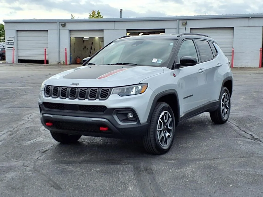 Used 2025 Jeep Compass Trailhawk with VIN 3C4NJDDN0ST532614 for sale in Kansas City