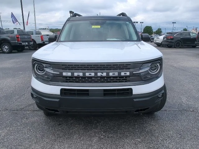 Used 2021 White Ford Badlands image 4