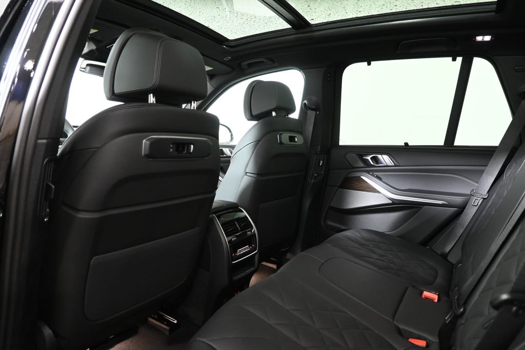 New 2026 Black Sapphire Metallic BMW xDrive40i image 32