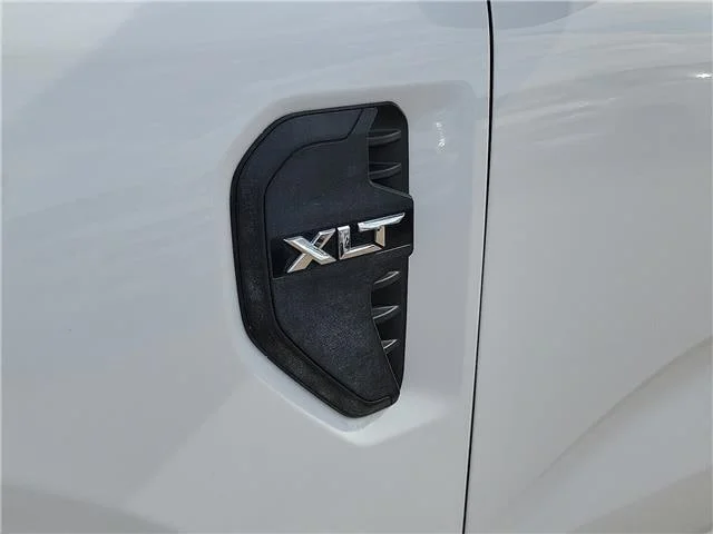 Used 2024 Oxford White Ford XLT 4x4 SuperCrew 5 ft. box 128.7 in. WB image 2