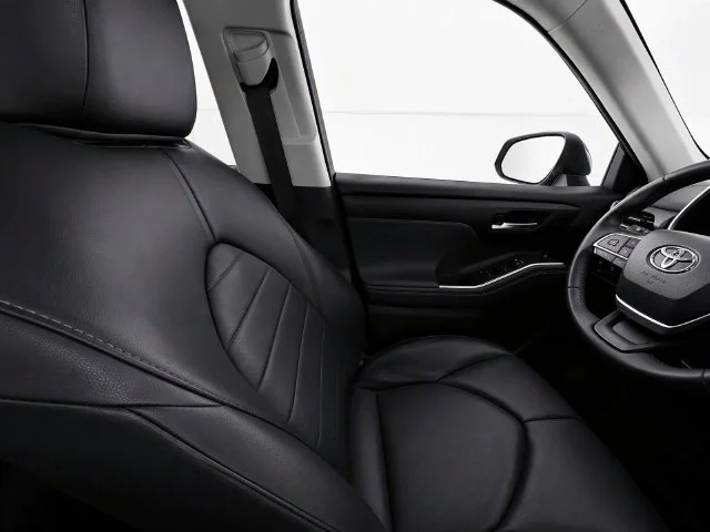 Used 2023 Pearl Toyota XLE image 12