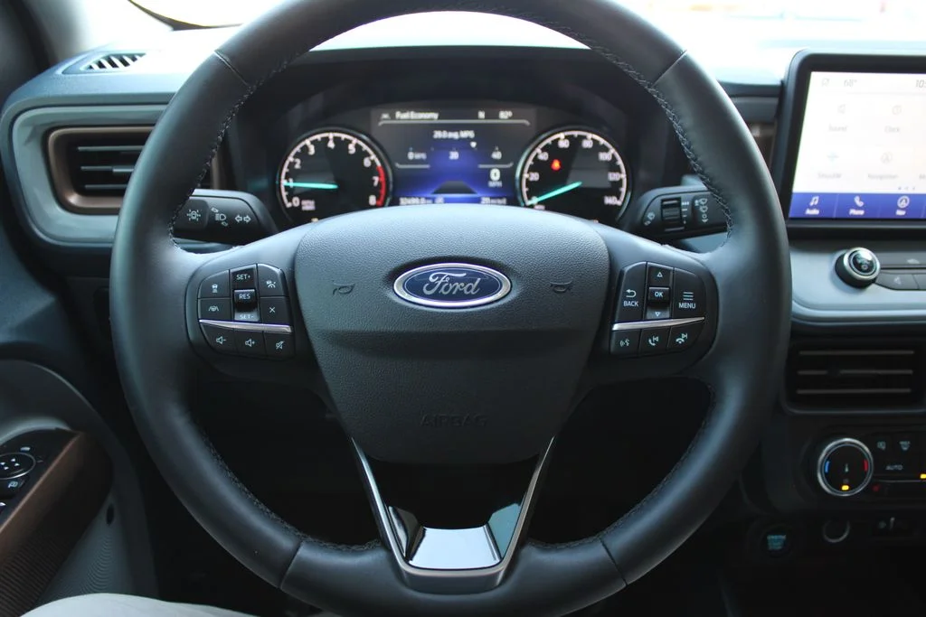 Used 2024  Ford Lariat image 18