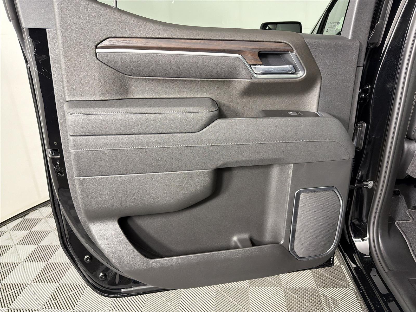 2026 GMC Sierra 1500 SLT - Photo 19