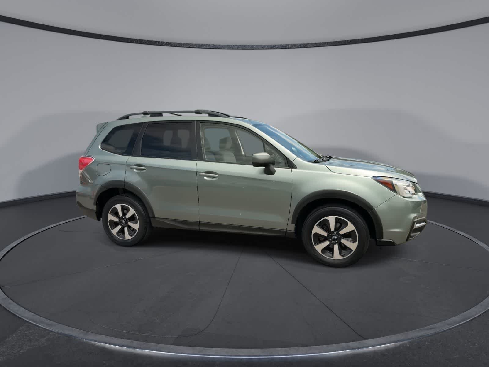 Used 2018 Jasmine Green Metallic Subaru Premium image 9