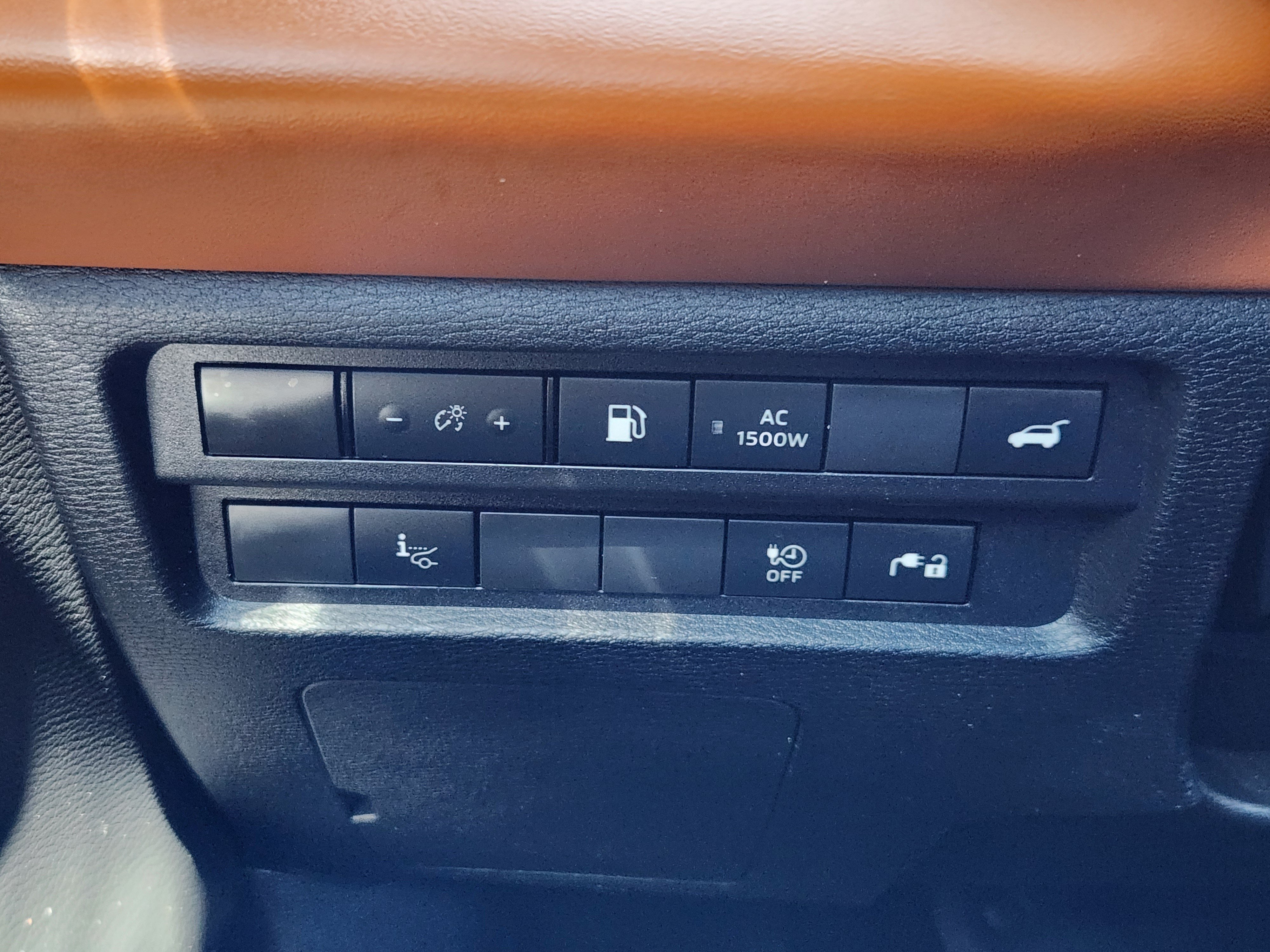 Used 2023 Silver Mitsubishi  image 18