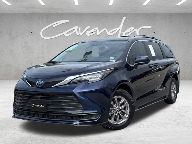 2024 Toyota Sienna LE 8-Passenger Hybrid FWD's photo