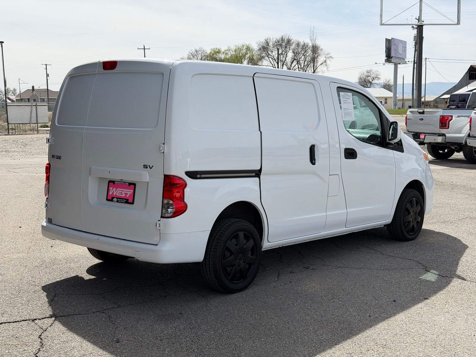 View vehicle photo 7