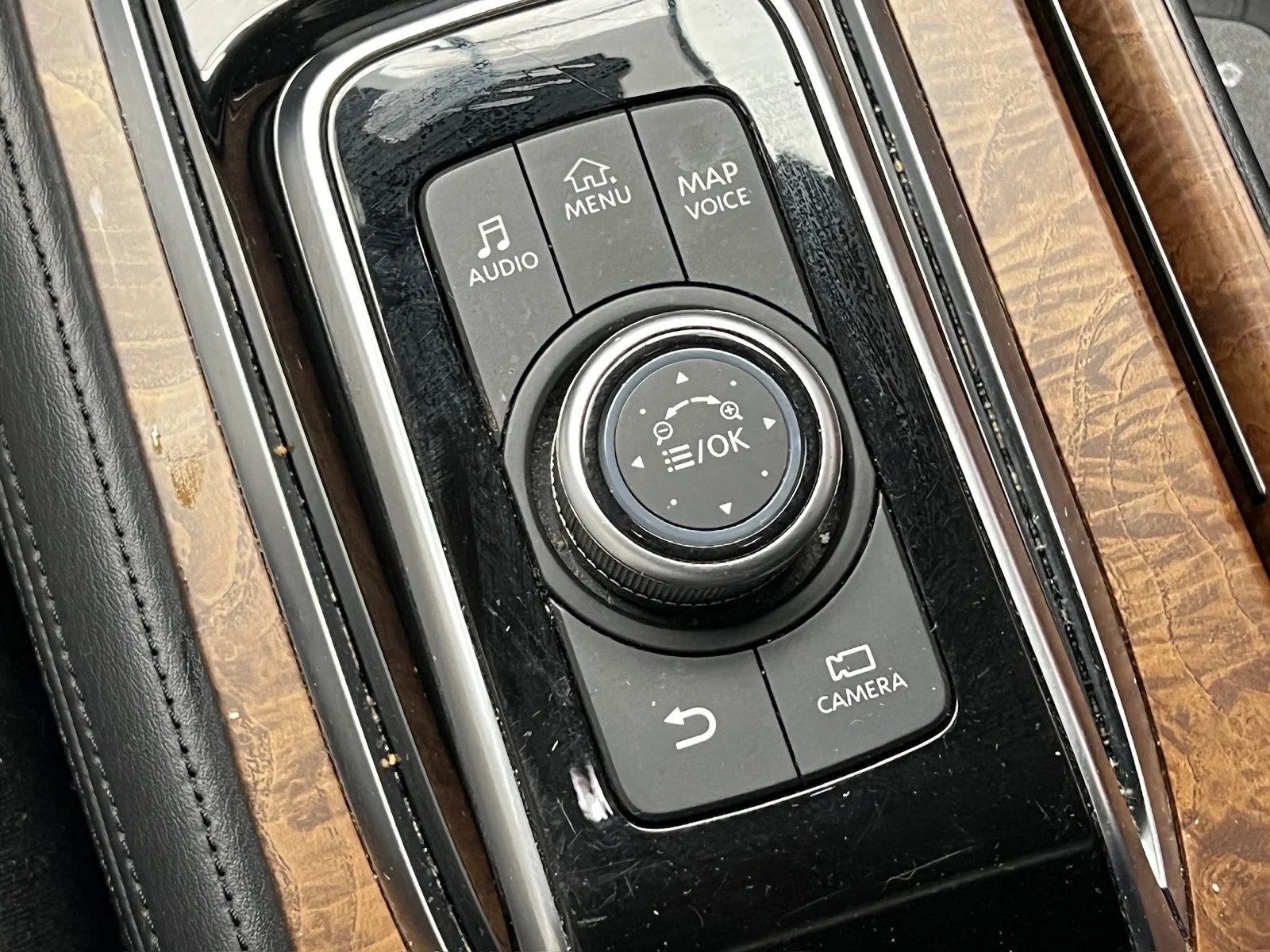 Used 2024 Hermosa Blue Pearl (bw5) Nissan SL image 19