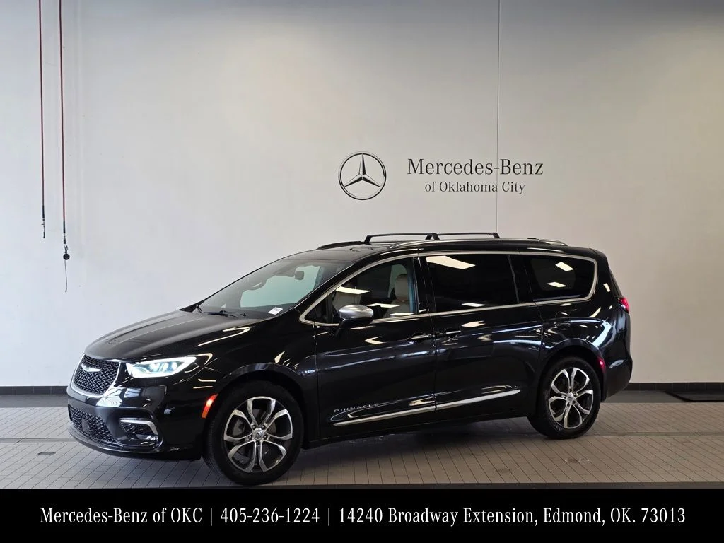 2022 Chrysler Pacifica Pinnacle's photo