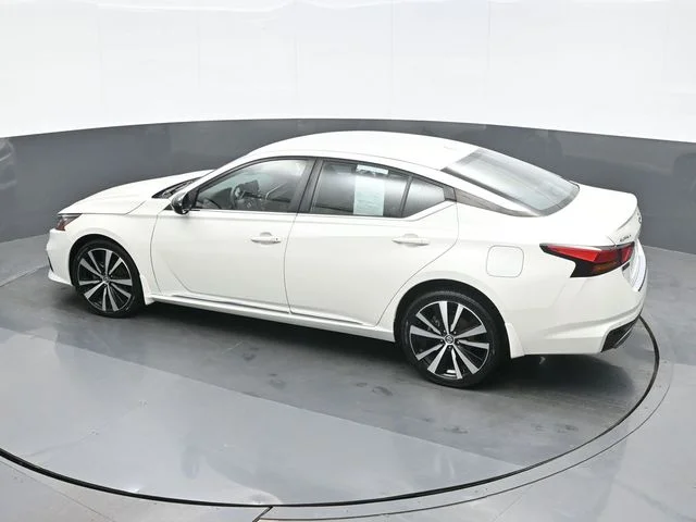 Used 2022 White Nissan 2.5 SR image 11